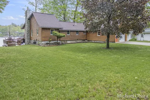 5182 Muskego Dr, Croton, MI 49337