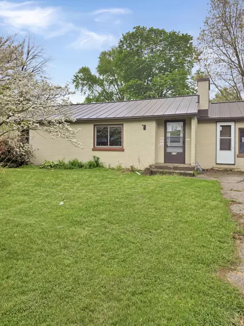 419 10th Ave, Three Rivers, MI 49093