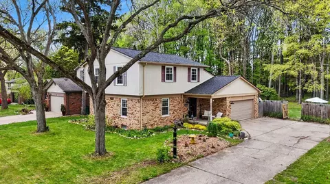 2161 Topaz Dr, Troy, MI 48085