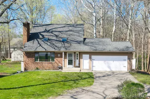4105 44th St SW, Grandville, MI 49418