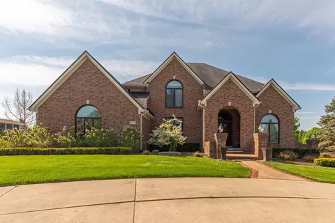 50045 Standish Ct, Plymouth, MI 48170