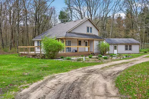 22597 Tamarack Rd, Howard City, MI 49329
