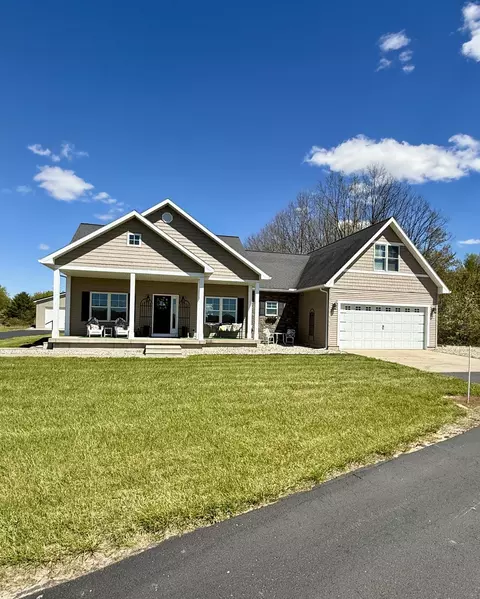 9872 N Amble Rd, Howard City, MI 49329