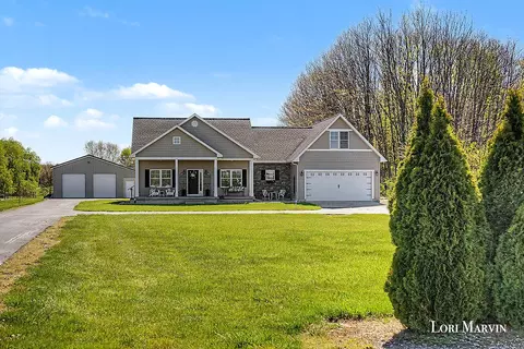 9872 N Amble Rd, Howard City, MI 49329