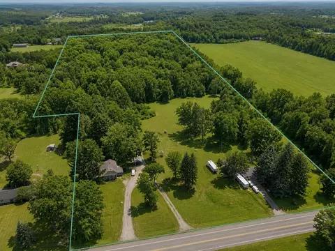 6034 136th Ave, Saugatuck, MI 49453
