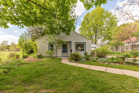 1807 Hiawatha Pl, Ann Arbor, MI 48105