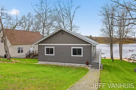 Exterior - 11049 S Jacquelyn Ln, Baldwin, MI 49304 photo 5 of 25