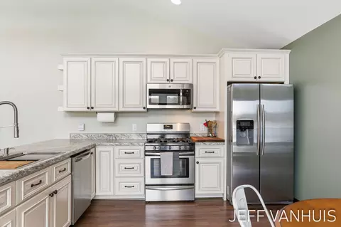 Kitchen - 11049 S Jacquelyn Ln, Baldwin, MI 49304 photo 1 of 5