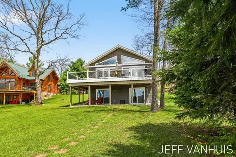 Exterior - 11049 S Jacquelyn Ln, Baldwin, MI 49304 photo 14 of 25