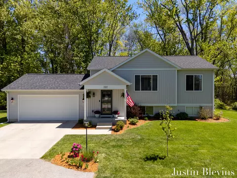 120 E 40th St, Holland, MI 49423