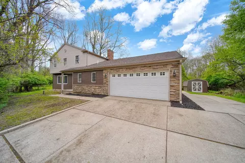 2755 Robinson Rd, Jackson, MI 49203