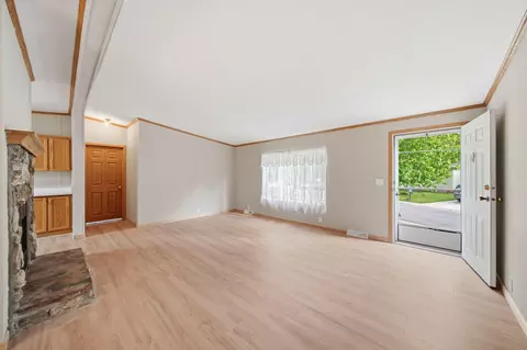 704 Hidden River Dr, Adrian, MI 49221 photo 4