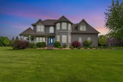 9355 Apple Crest Dr, Saline, MI 48176
