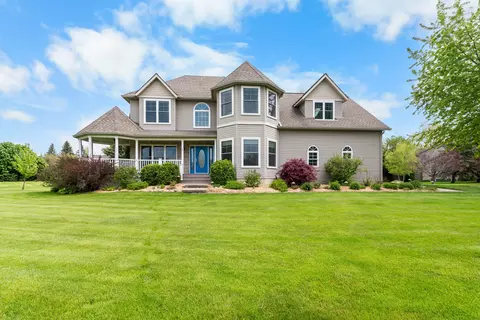 9355 Apple Crest Dr, Saline, MI 48176