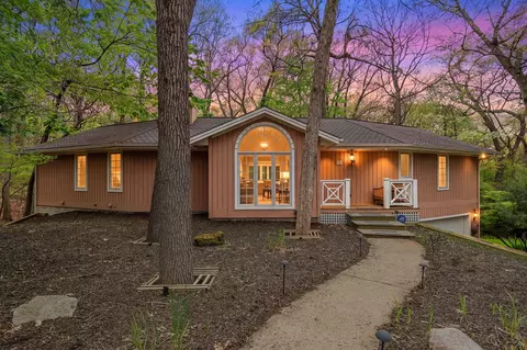 30 Briarwood Trl, New Buffalo, MI 49117