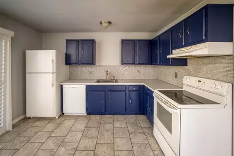 Kitchen - 2887 Roundtree Dr, Troy, MI 48083 photo 1 of 2