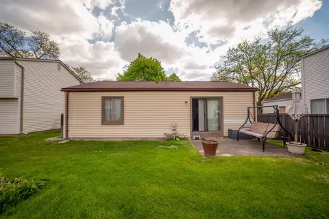 Exterior - 2887 Roundtree Dr, Troy, MI 48083 photo 3 of 5