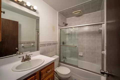 Bath - 2887 Roundtree Dr, Troy, MI 48083 photo 1 of 1