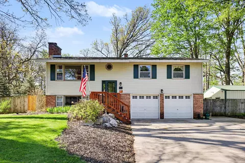 1422 Maplewood Dr, Jenison, MI 49428