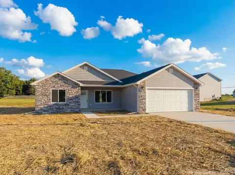 2771 Gady Pines Dr, Adrian, MI 49221