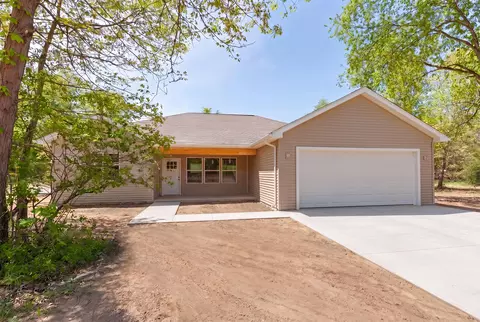 2771 Gady Pines Dr, Adrian, MI 49221