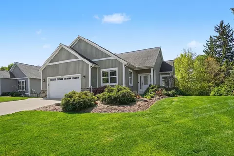 9592 Bluff Lake St, Zeeland, MI 49464