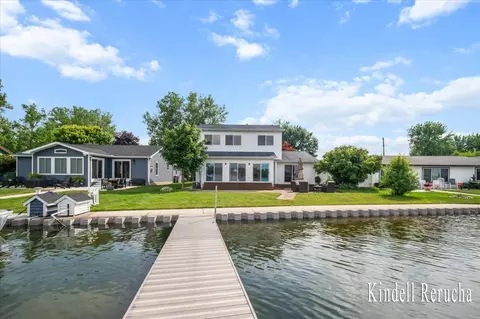 4327 Harmony Dr, Shelbyville, MI 49344