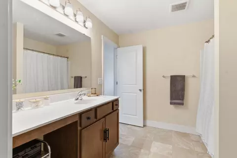 Bath - 59103 Silvergrass Dr, Mattawan, MI 49071 photo 2 of 4