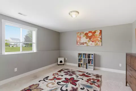 Bedroom - 59103 Silvergrass Dr, Mattawan, MI 49071 photo 5 of 8