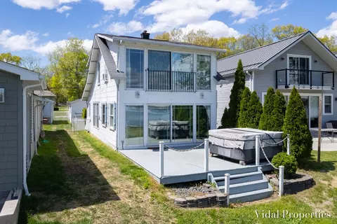 8929 Waruf Ave, Portage, MI 49002