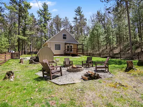 5957 W Ede St, Pentwater, MI 49449