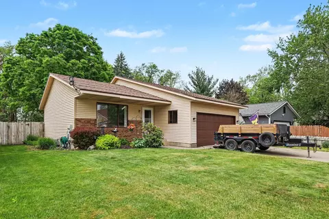 4671 Southstone Dr SE, Grand Rapids, MI 49548