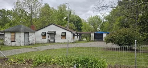17881 S River Rd, Three Rivers, MI 49093