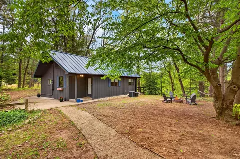 3109 River Bend Trl, Fennville, MI 49408