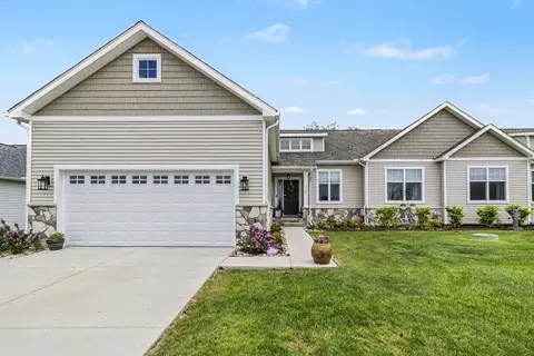 5725 Trail Side Ln, Whitmore Lake, MI 48189