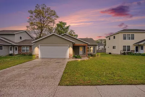 495 W 24th St, Holland, MI 49423
