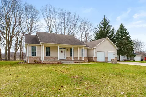 3220 Fairhaven Dr, Allegan, MI 49010