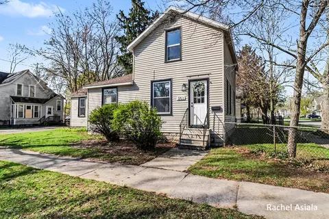 1203 4th St, Muskegon, MI 49441