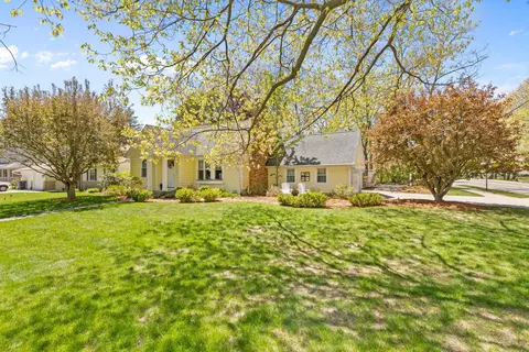 996 Colonial Ct, Holland, MI 49423
