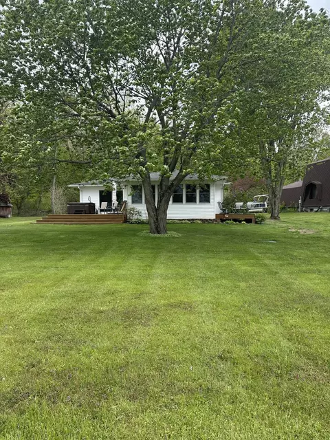 2611 Nottawa Lake Dr, Marshall, MI 49068