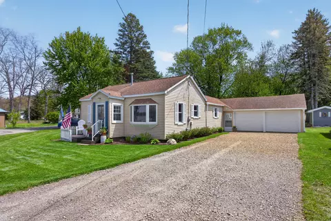775 Swains Lake Dr, Concord, MI 49237