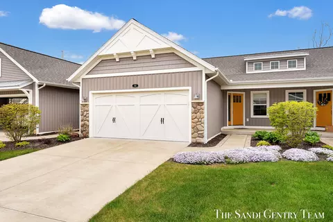 562 Riverbank Cir #15, Zeeland, MI 49464