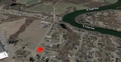 2022 Pipestone Rd, Benton Harbor, MI 49022