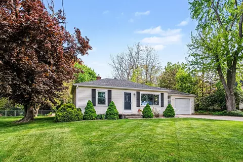 605 Edwards St, Grand Ledge, MI 48837