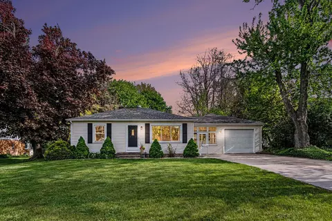 605 Edwards St, Grand Ledge, MI 48837