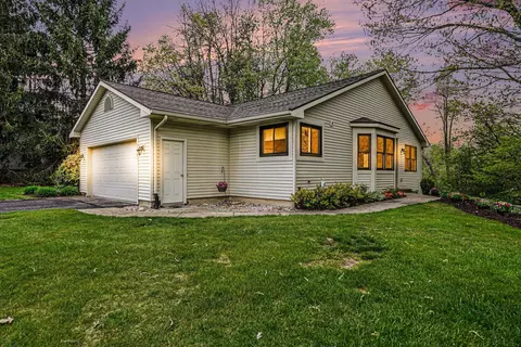 2681 Indian Creek Dr NW, Grand Rapids, MI 49534