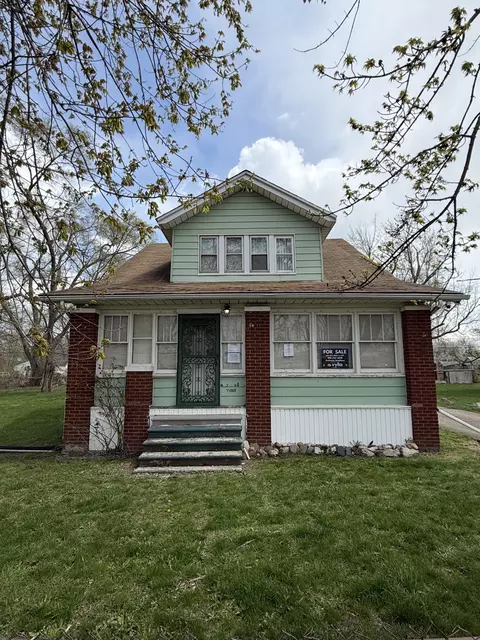 35068 Ellen St, Clinton Twp, MI 48035