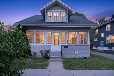 1306 Leroy St, Jackson, MI 49201 photo 1