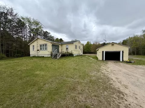 2214 E Mount Garfield Rd, Muskegon, MI 49444