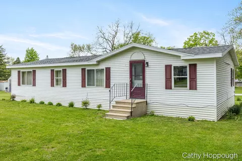 153 Baldwin St, Lyons, MI 48851 photo 3
